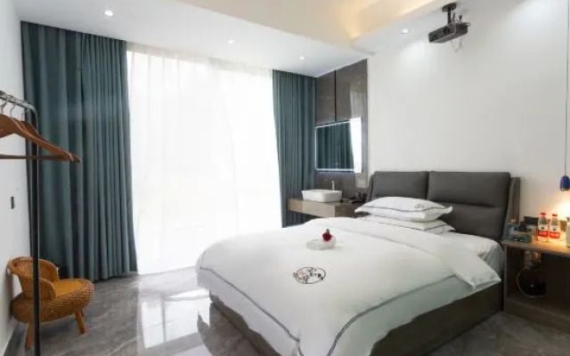 Furong Town dust outside high-end view homestay