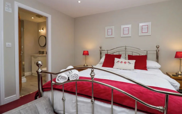 9 Swan House