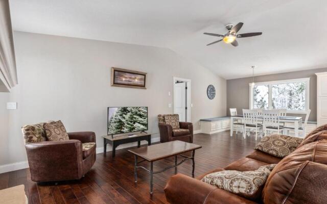 Quarterdeck Resort & Restaurant