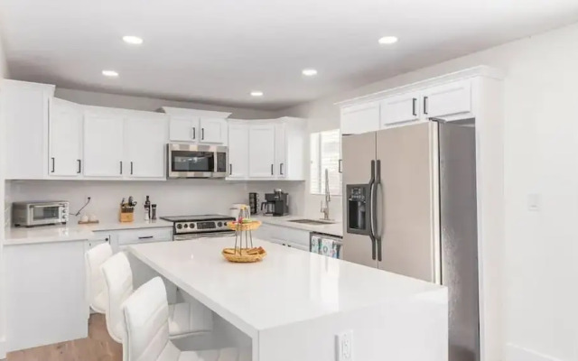 NEW 7bdrm-4ba Million+ Estate W/amazing Amenities