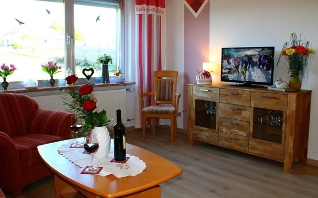 Comfortable Home With Large Sunny Garden In Beautiful Surroundings
