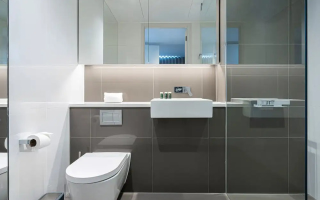 Sensational Two-bedroom Apartment by the River