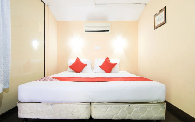 OYO 44084 Ombak Inn Chalet