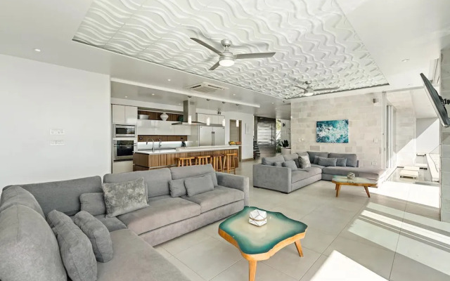 Luxury Villa: Hot Tub: Ocean Views: Fully Staffed