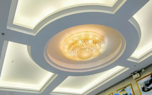 Yichun Yiju Hotel (Yichun High-speed Railway Station)