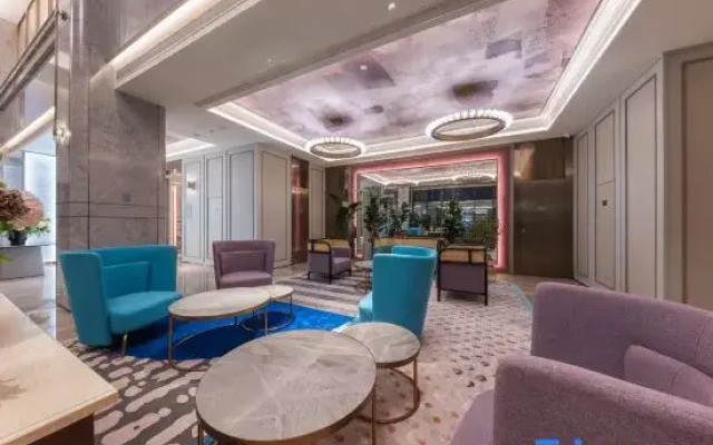 Mercure Hotel Xinyang Baopeng Square