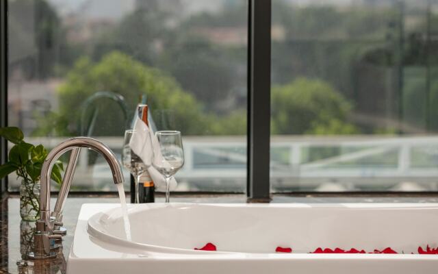 Adonis Hotel