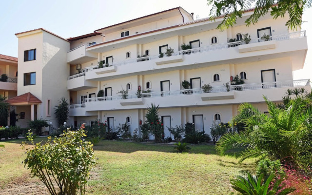 Lyristis Dinos Studios & Apartments