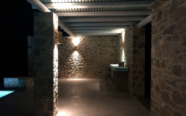 Villa Alati - Seafront Villa With Swimming Pool