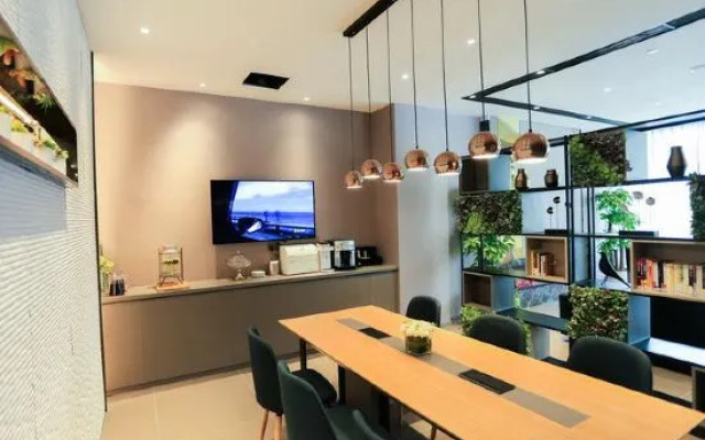 Homeinn Selected Hotel (Zaozhuang Xuecheng Guangming West Road Railway Station)