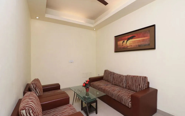 OYO 389 Hotel Applee Inn