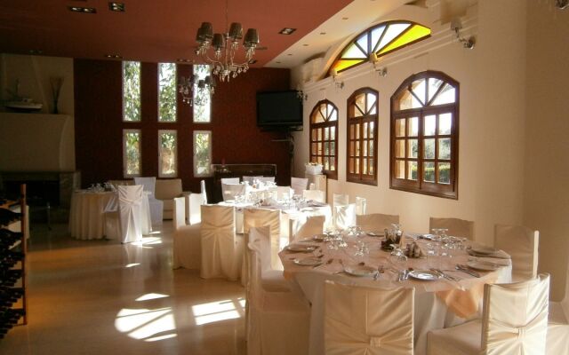 Kaiafas Lake Hotel