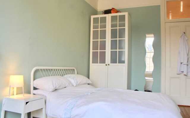 Bright 2 Bedroom Flat Next To The Meadows