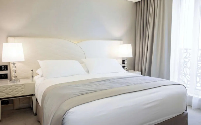 Tresor Le Palais Timisoara, Curio Collection By Hilton