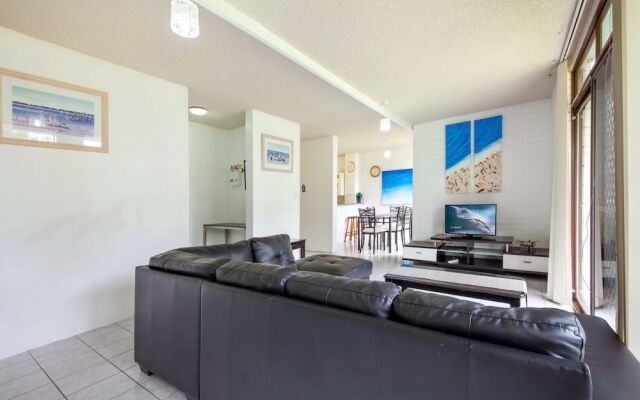 Villa Ellisa, Unit 1/10 Columbia Close