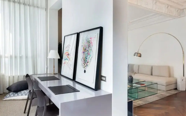 Artist Modernist 3-br Gem Next to Paseo de Gracia