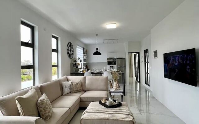 Captivating Brand New Apartment in Pereybere
