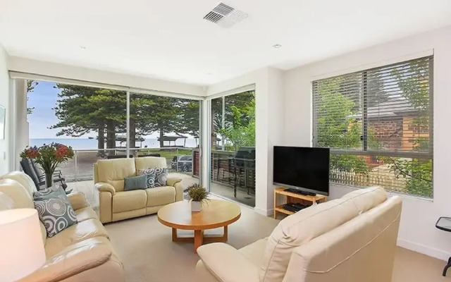Breeze Beachfront Apartment no 1 - First Floor