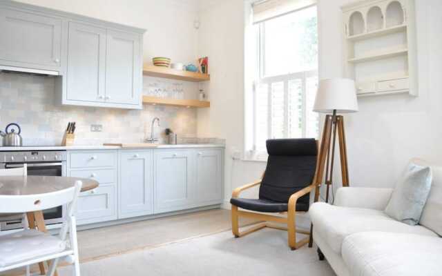 2 Bedroom Apartment With Terrace in Clapham