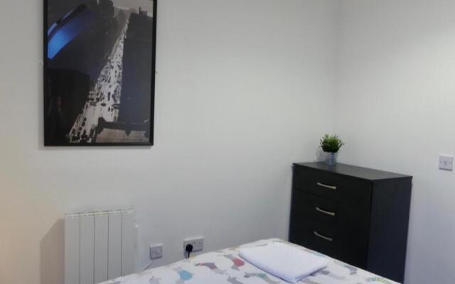 Bright and Modern 4 Person Apartment In City Centre