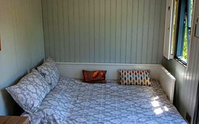 Lilac Hut Shepherds Hut