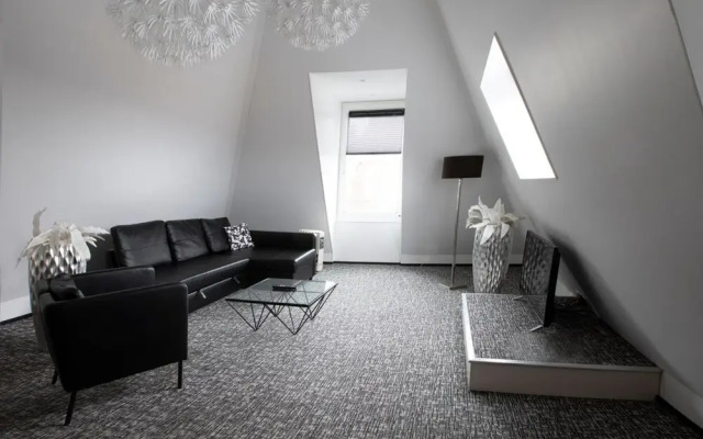 Apart Food and Drinks