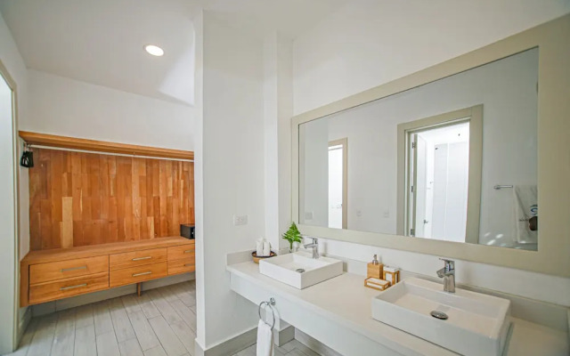 Oceanfront Luxury 10BR Villa