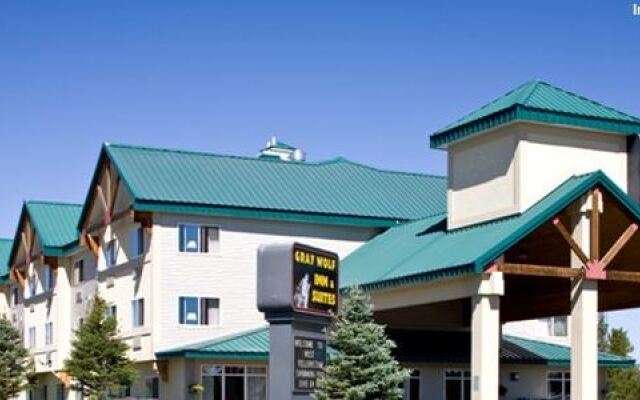 Gray Wolf Inn & Suites