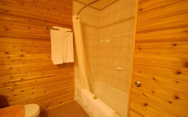 Pinewood Motor Inn