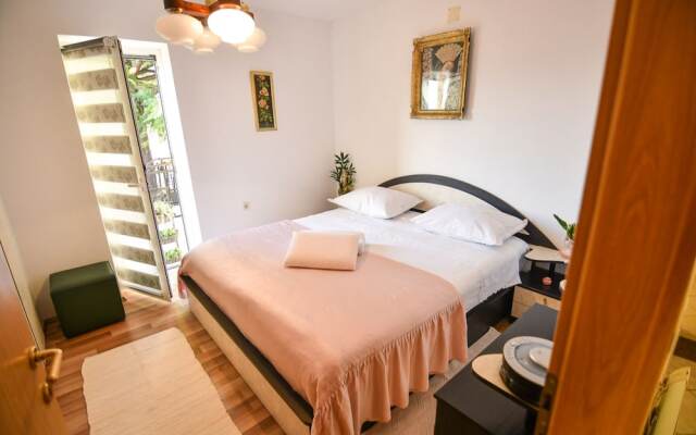 Quaint Holiday Home in Sinj With Private Pool