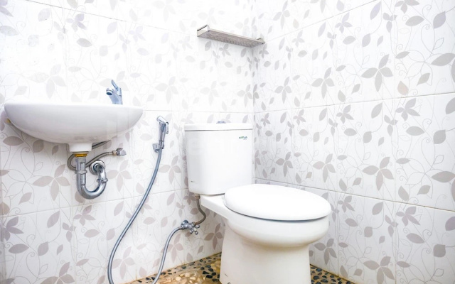 Trubus Guesthouse Syariah Magelang Mitra RedDoorz – Bathroom – Mertoyudan