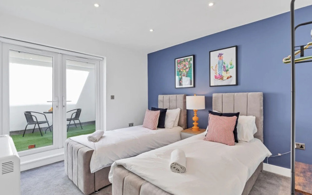 Right On : Bright On Apartment 1C | By My Getaways