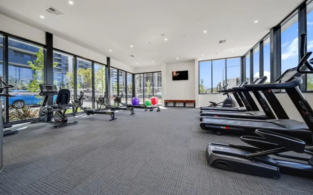 Chic 1-bed With Sophisticated Decor,