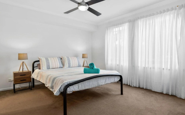 An Easy Stroll to the Water the Park and the Country Club – Guest Rooms – Sanctuary Point