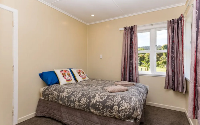 Waitangi Beach Bach 30A