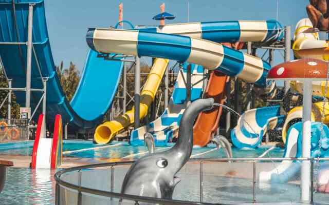 Отель Chrispy Waterpark Resort