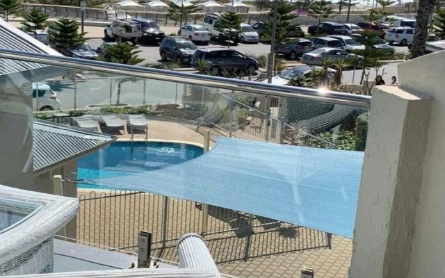 Scarborough Beach Front Resort Shell 13