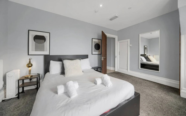 Luxury Penthouse Suite - Swansea Central - Beach