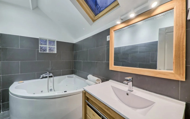 Tamaris Corner House