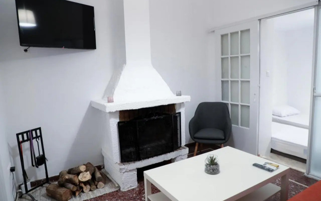 Detached house 1km from Acropolis Filopappou