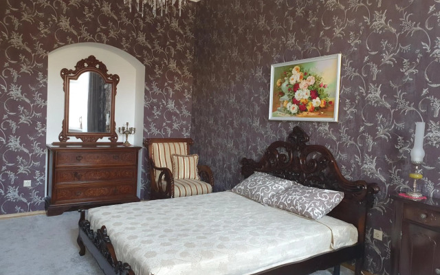 Apartamenti u Sheval'є.