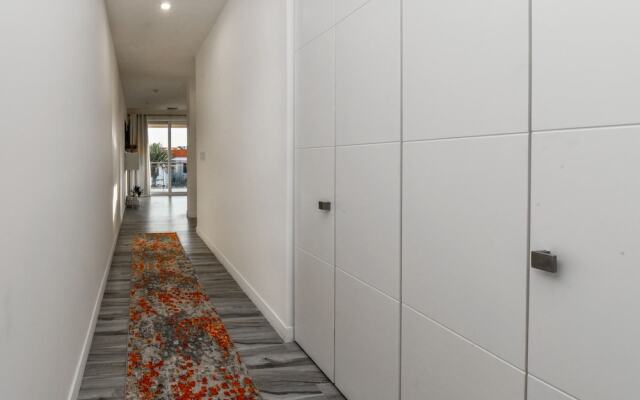Luxury 2-bedroom Condo Right on the Strip in Palm Beach