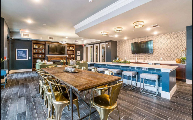 Pelicanstay At NOLA Mid City
