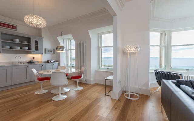 Luxury Penthouse on The Scores