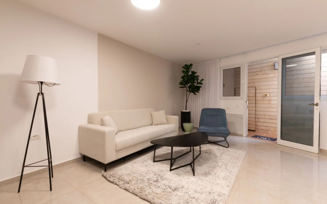 Huge & Lovely Unit 2BR 2BT By the beach
