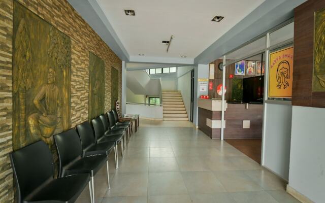 OYO 15226 Crystal Residency