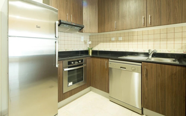 Light & Contemporary 1BR in Marina - Sea Views!