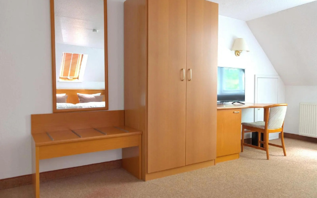 Hotel Schöne Aussicht, Stilvoll modern, direkt am Rüstersieler Hafen