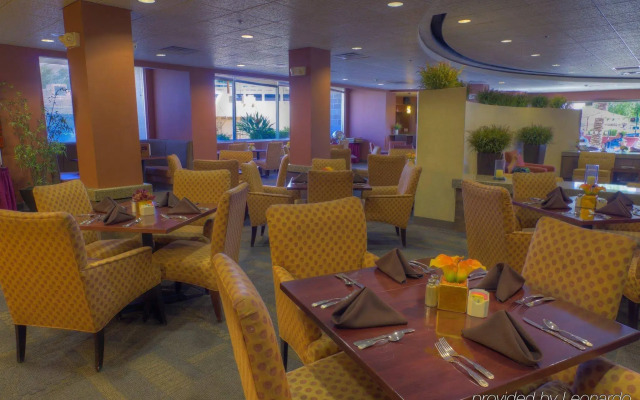 Holiday Inn Express & Suites Phoenix Midtown by IHG