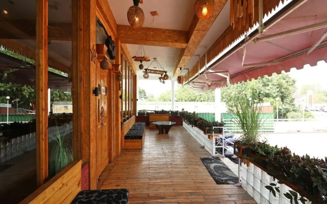 Oyo 14802 Hotel Virus Bistro